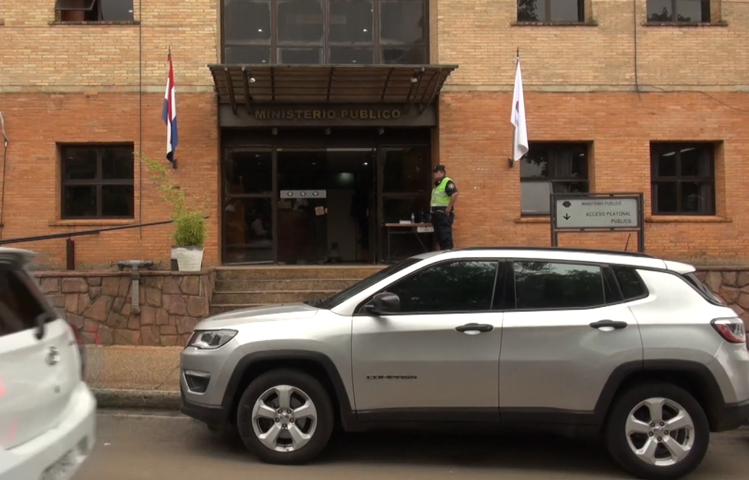 Por cuarta vez, suspenden audiencia de comisario de Interpol acusado de abusar de su hija