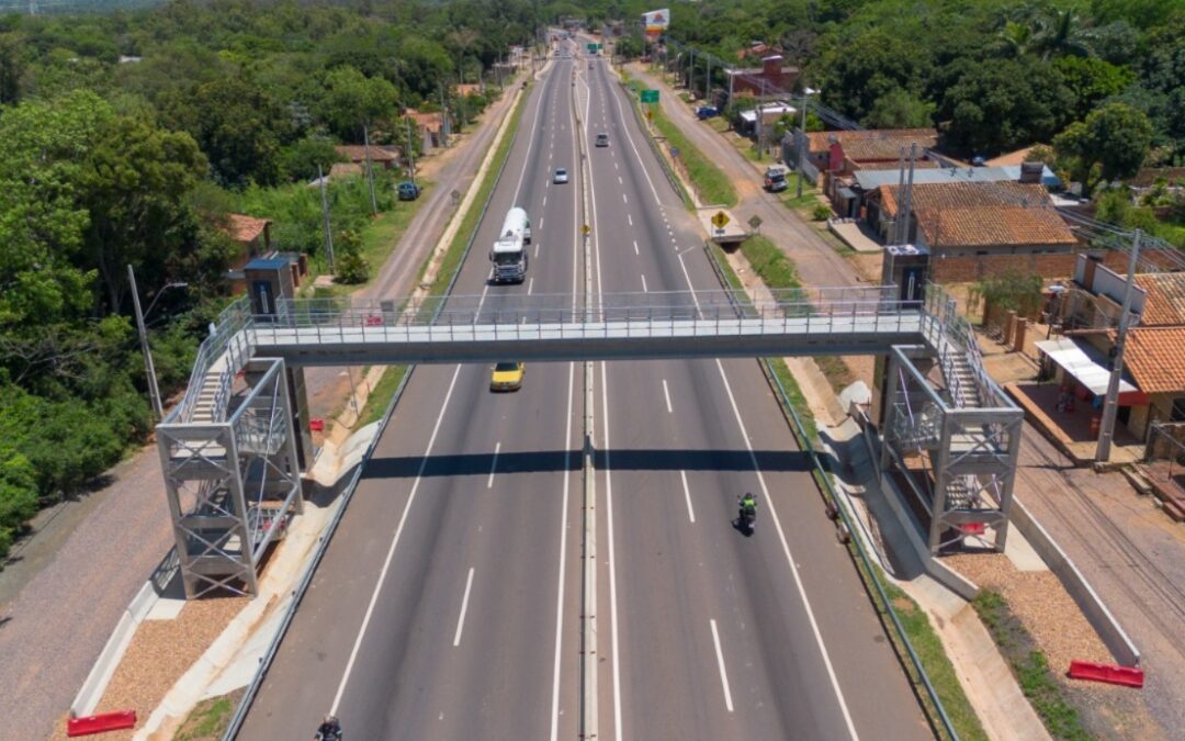MOPC instala pasarela peatonal en Pedrozo