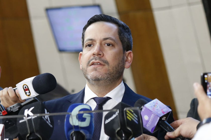 Raúl Latorre convoca a Riera tras violencia en el superclásico