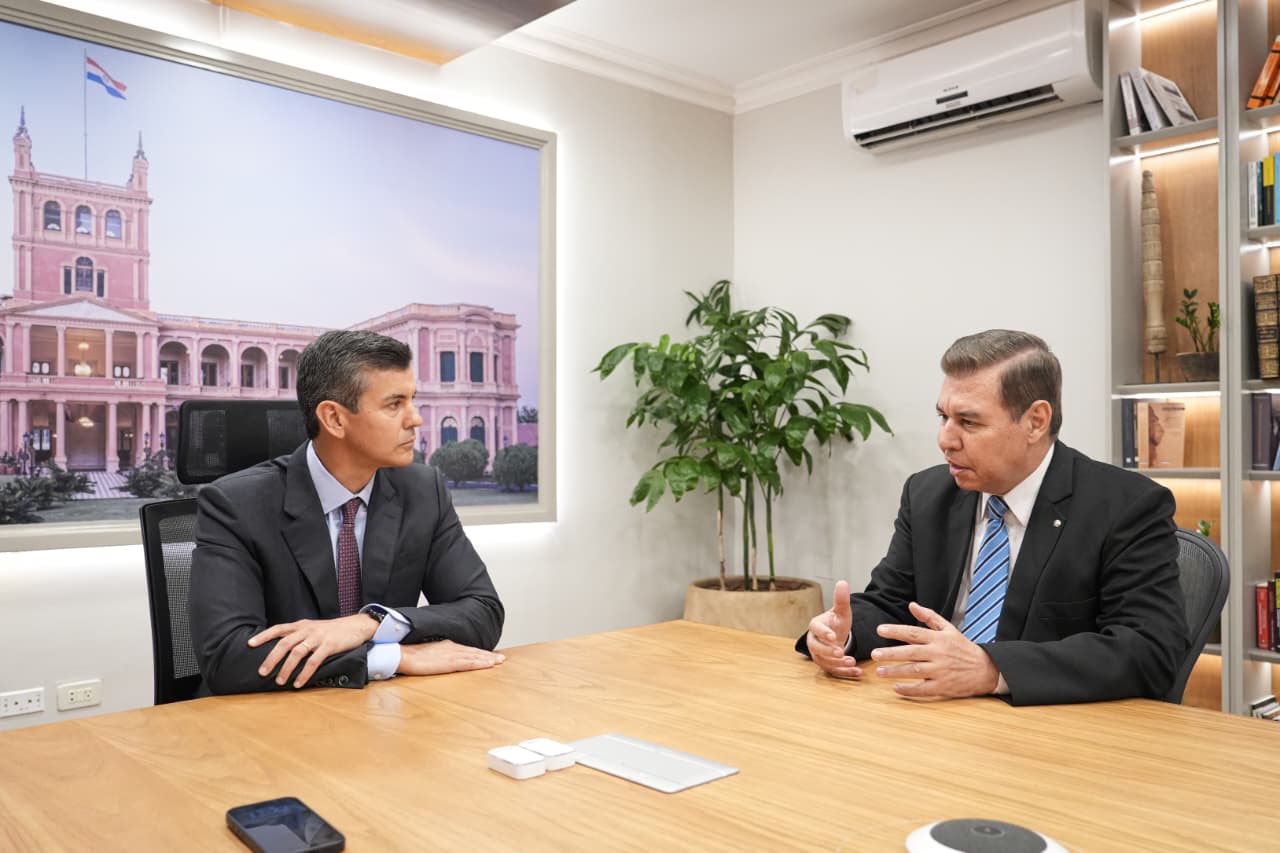 Santiago Peña designa a nuevo ministro de la Senatur