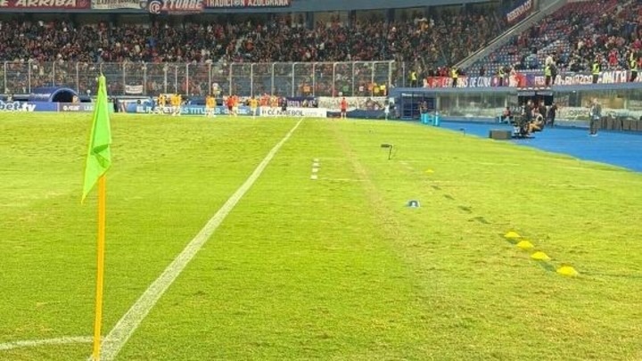 Dt de Palmeiras arremetió contra Cerro por “achicar” campo de juego