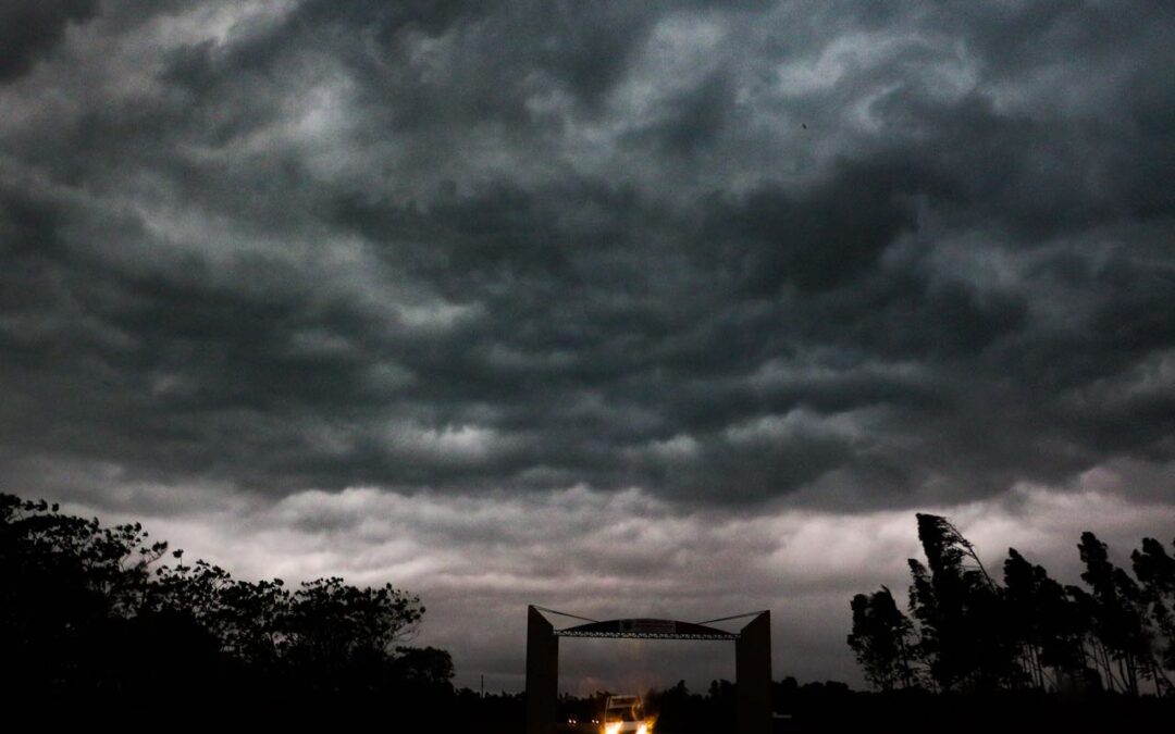 Lluvias y tormentas continuarán este martes, anuncia Meteorología