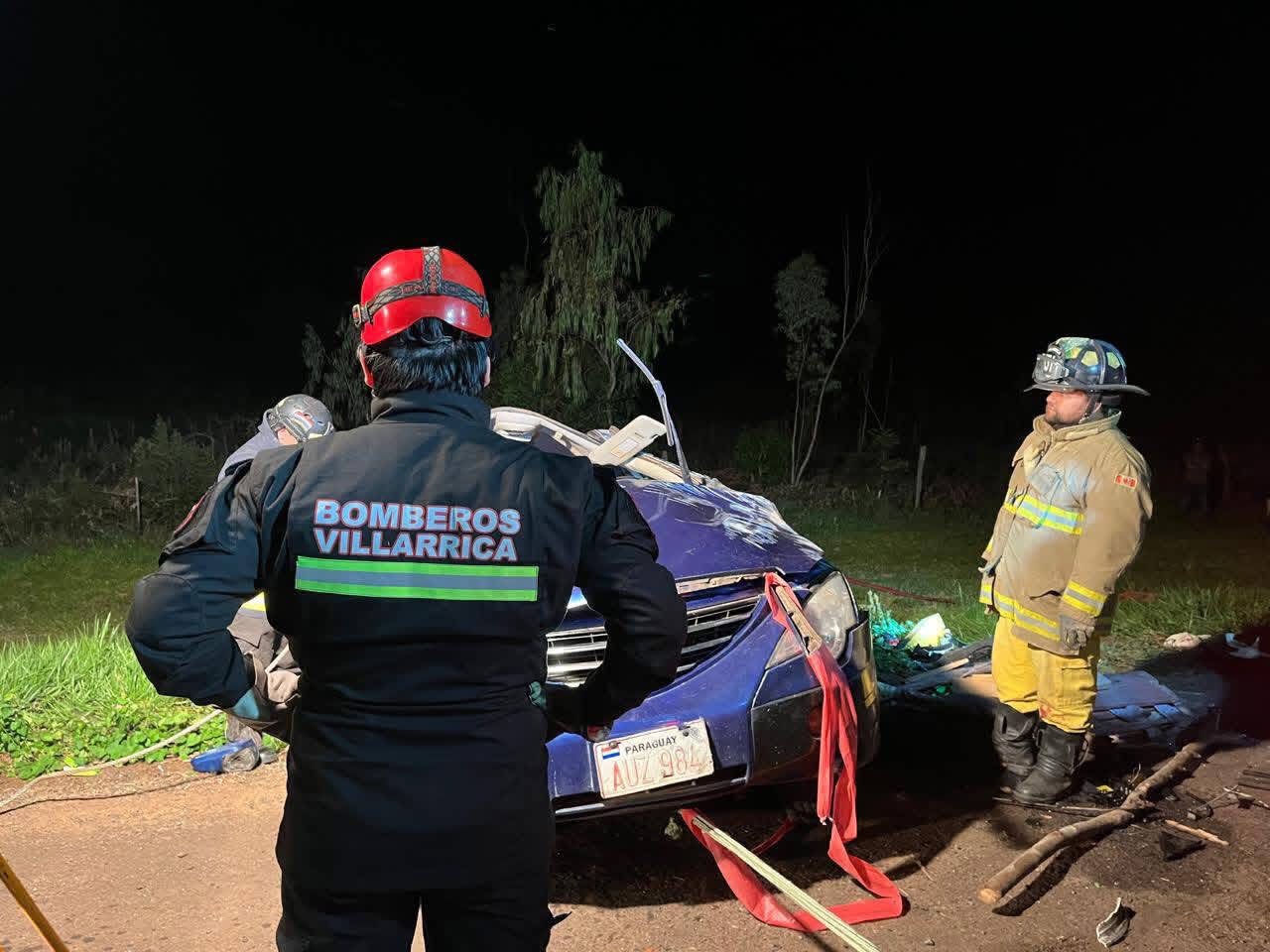 Hermanos mueren tras vuelco de camioneta en Villarrica