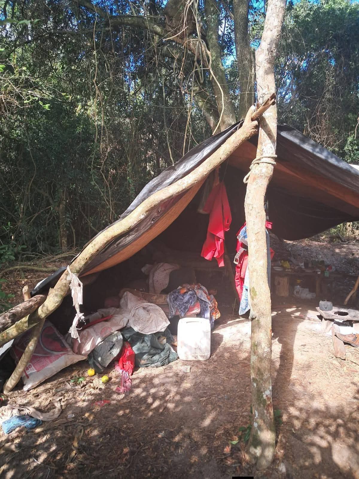 Terrible crimen en Yby Yaú: hombre habría sido degollado con una foisa