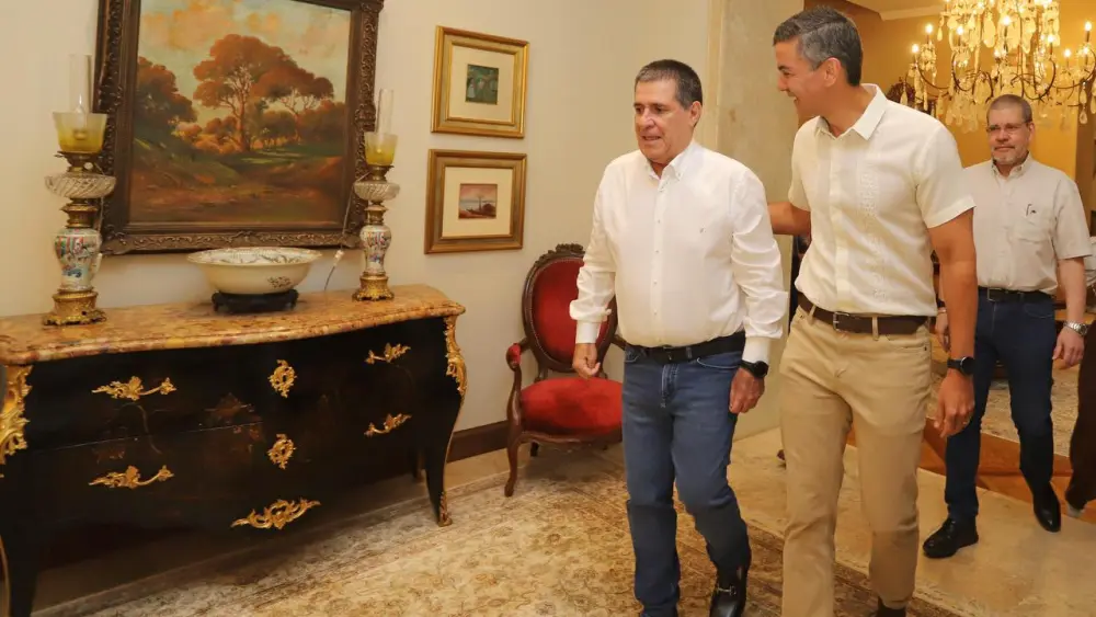 Santiago Peña respalda reelección de Cartes como presidente de la ANR