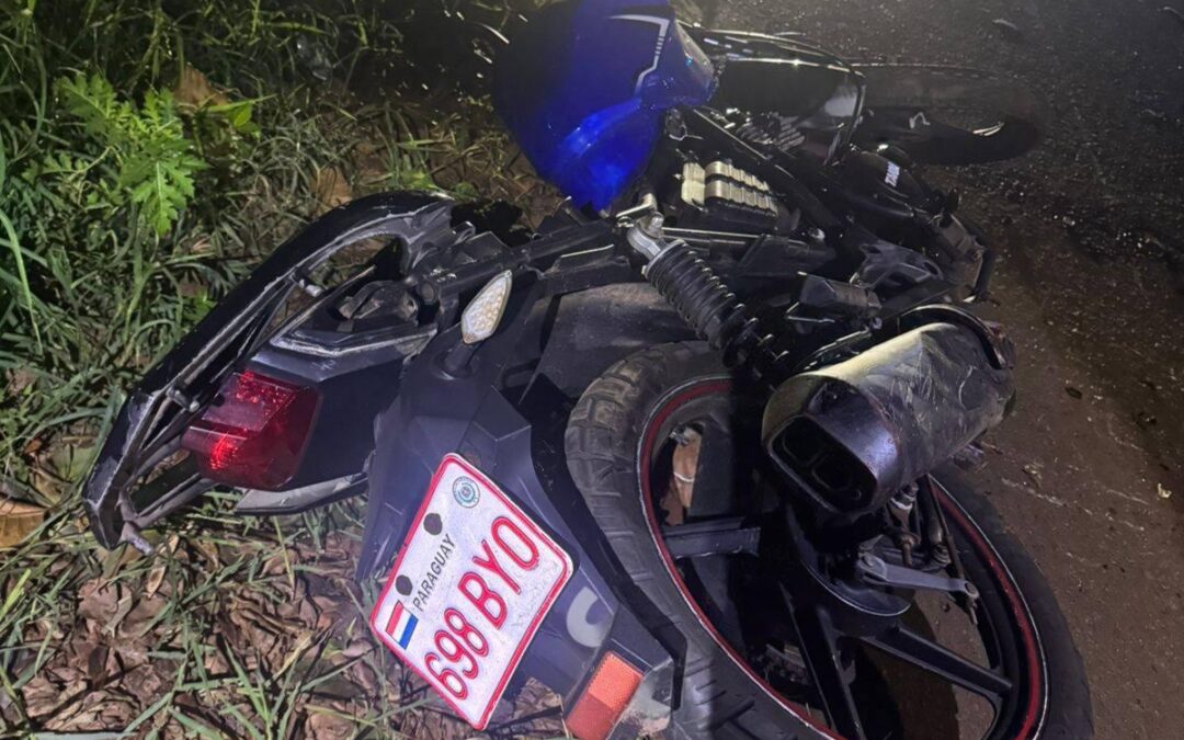 Choque entre camioneta y moto deja un fallecido en J. Augusto Saldívar