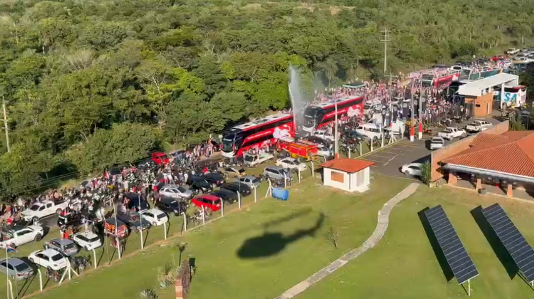 El país despide a la Albirroja: el bus de la selección ya partió al Defensores