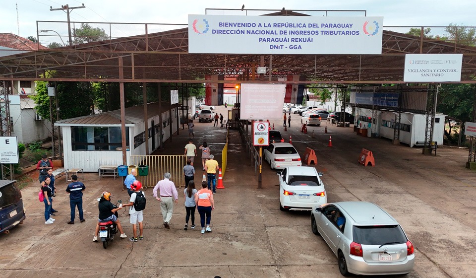 Refuerzan vigilancia sanitaria en puntos de entrada al país tras el brote de ébola