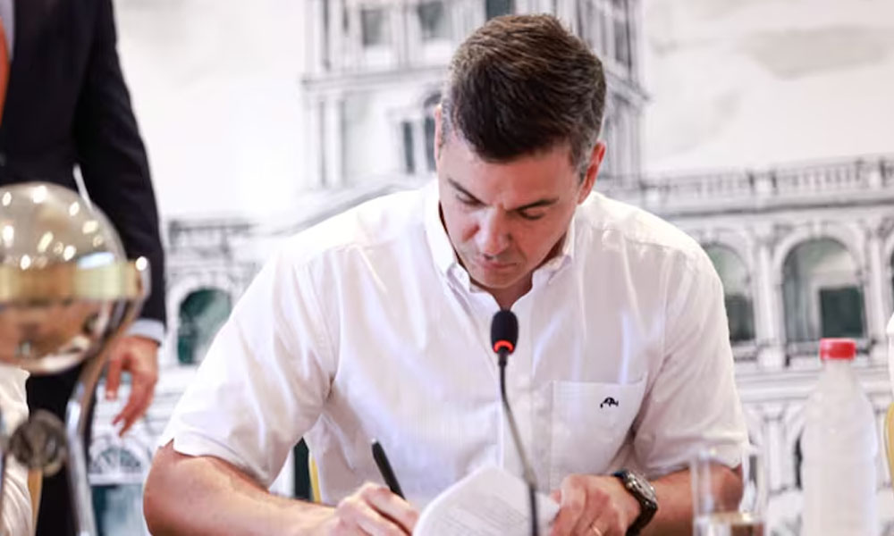 Santiago Peña decreta aumento del 5% del salario mínimo