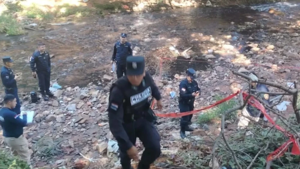 Hallazgo de restos óseos en arroyo de Lambaré: podrían ser de militar arrastrado por raudal