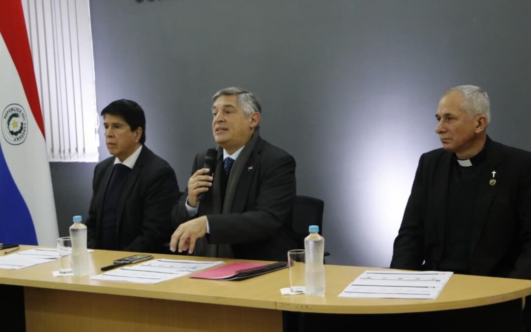 MEC remite a la fiscalía denuncias de 250 presuntos títulos falsos