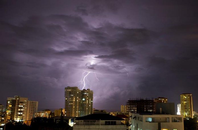 Emiten aviso meteorológico por lluvias y tormentas para gran parte del país