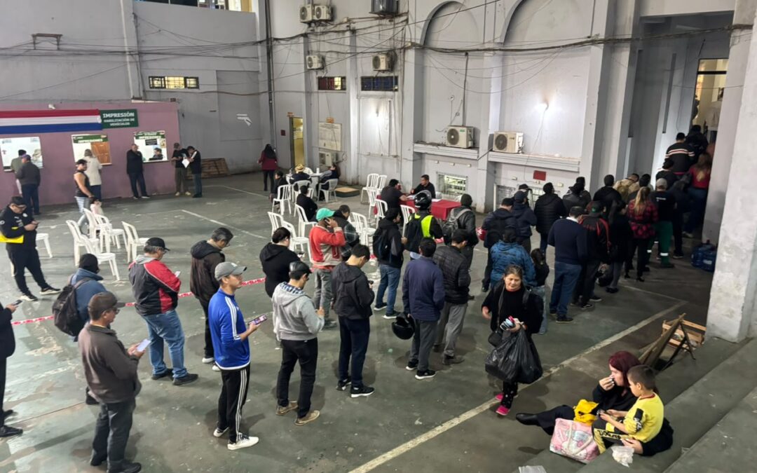 Largas filas para renovar habilitación en la Municipalidad de Lambaré