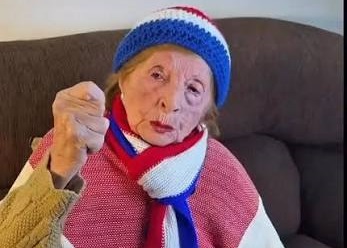 Con 104 años, la “abue de la Albirroja” envía un mensaje de aliento a los jugadores