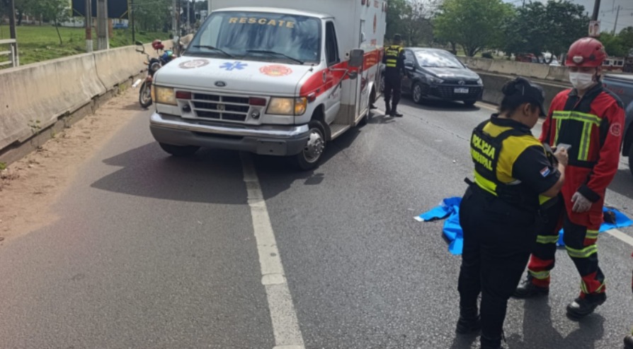 Fatal accidente en Capiatá: motociclista cayó bajo las ruedas de un camión