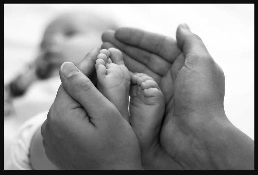Ordenan autopsia a un bebé de 3 meses que falleció en extrañas circunstancias