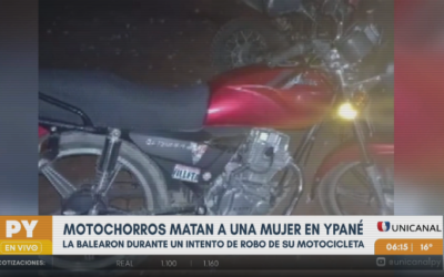 Motoasaltantes balearon a una mujer a quien intentaron robarle su moto